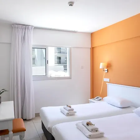 Mia شقة أيا نابا