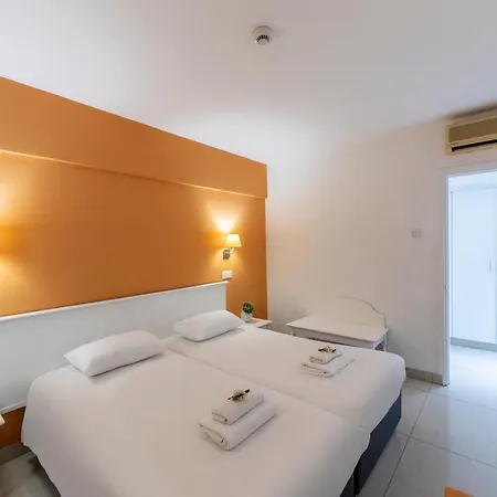 Mia شقة أيا نابا